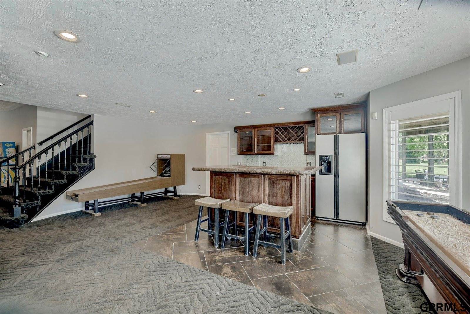 18419 Poppleton Circle, Omaha, NE 68130