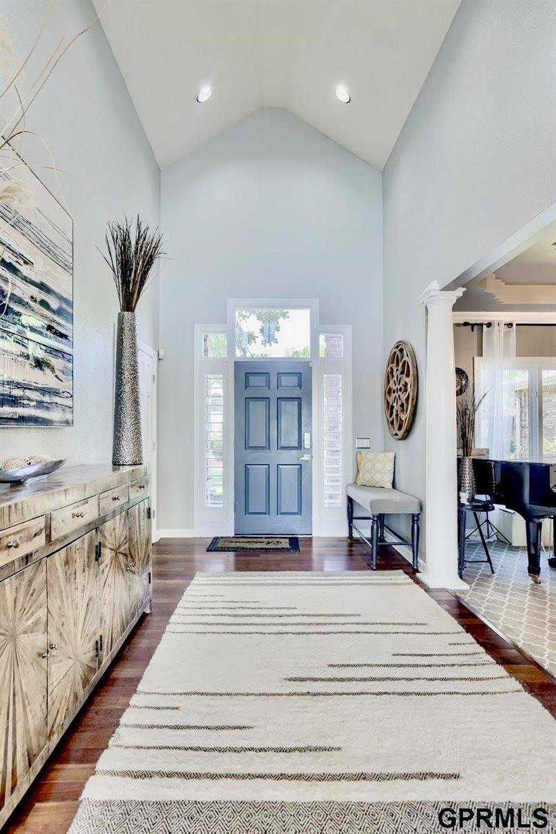 18419 Poppleton Circle, Omaha, NE 68130