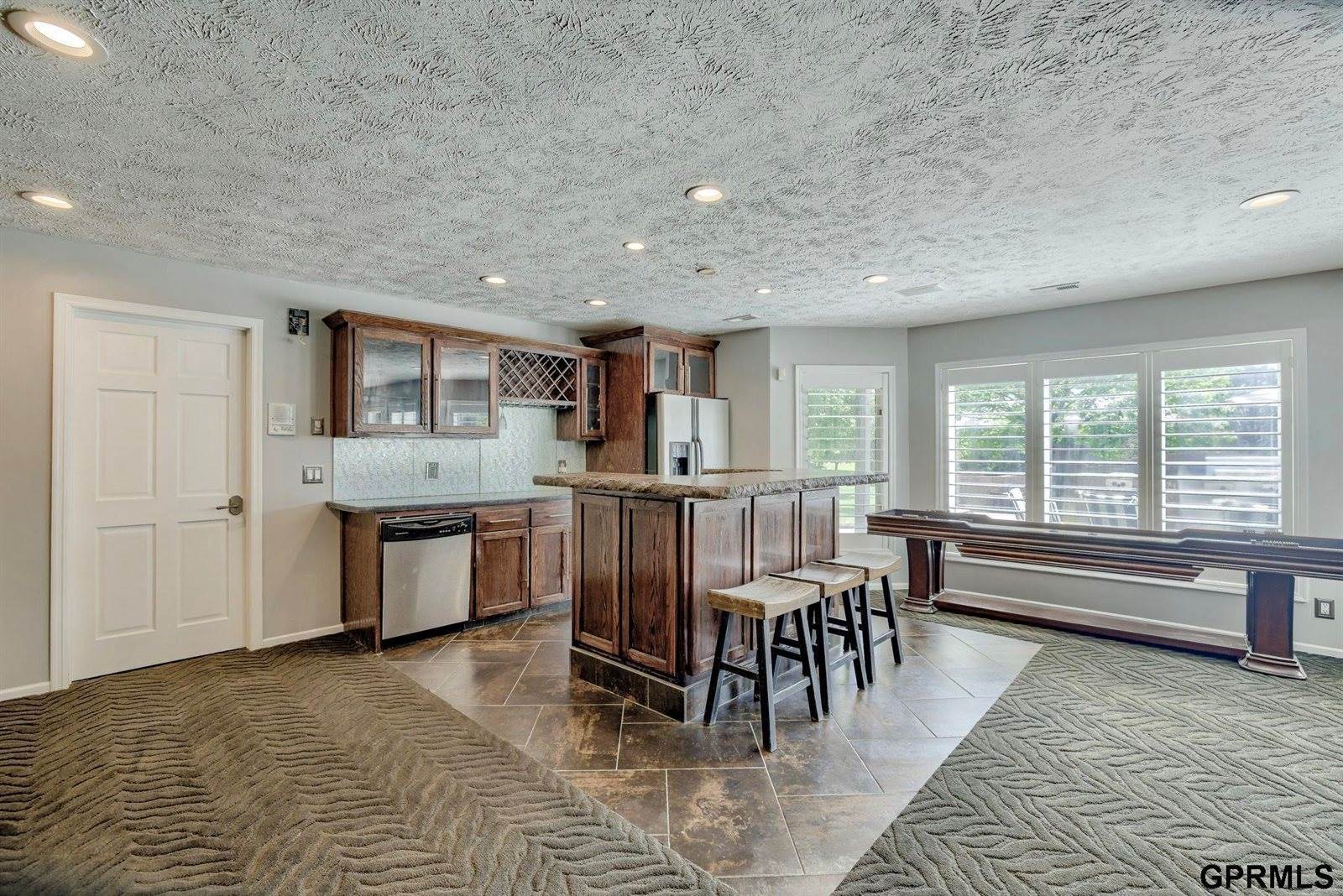 18419 Poppleton Circle, Omaha, NE 68130