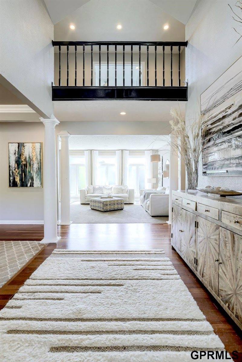 18419 Poppleton Circle, Omaha, NE 68130