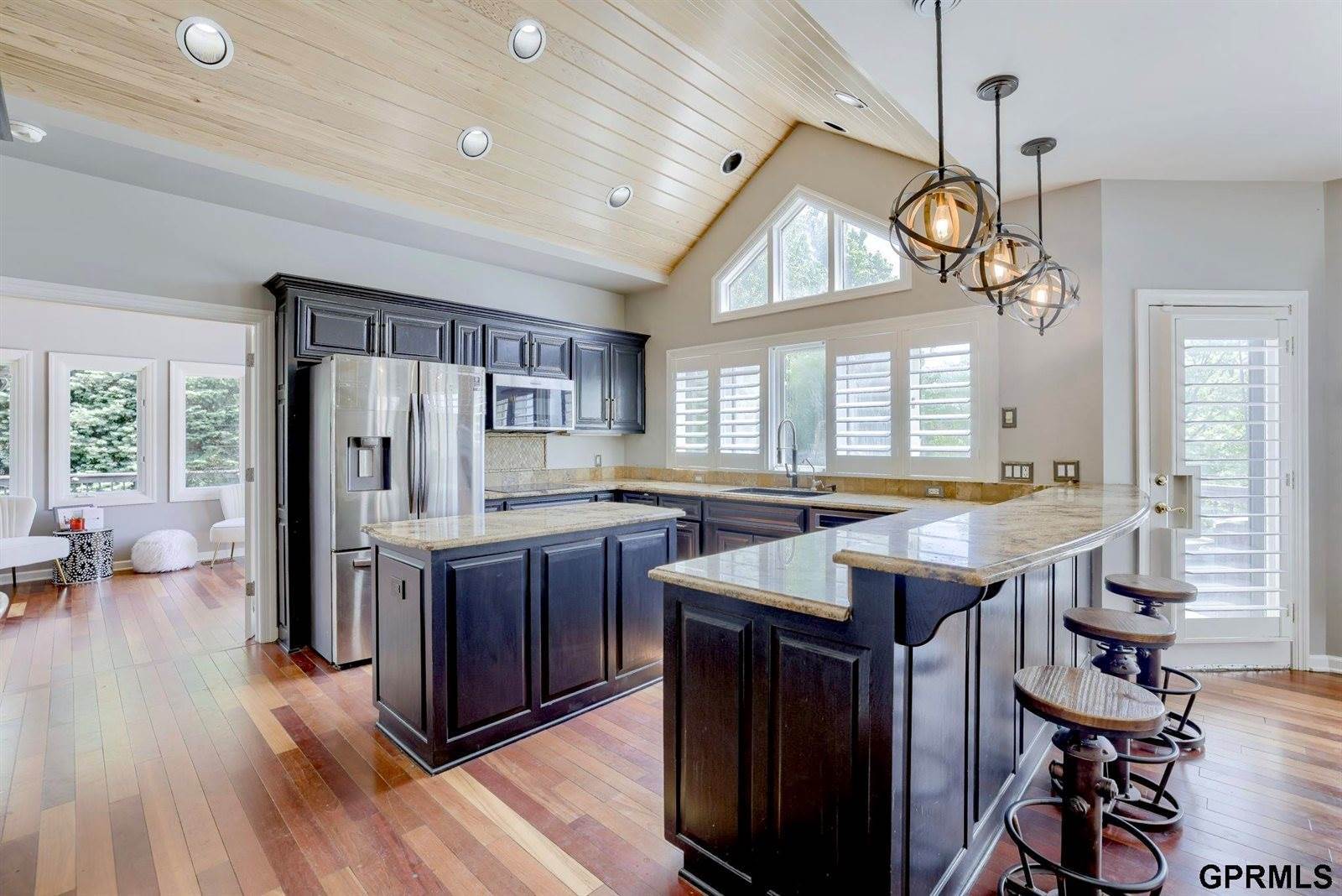 18419 Poppleton Circle, Omaha, NE 68130