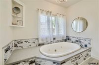 18419 Poppleton Circle, Omaha, NE 68130