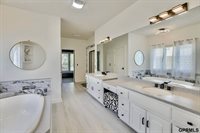 18419 Poppleton Circle, Omaha, NE 68130