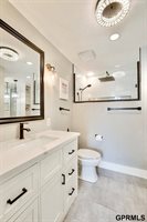 18419 Poppleton Circle, Omaha, NE 68130