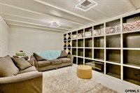 18419 Poppleton Circle, Omaha, NE 68130