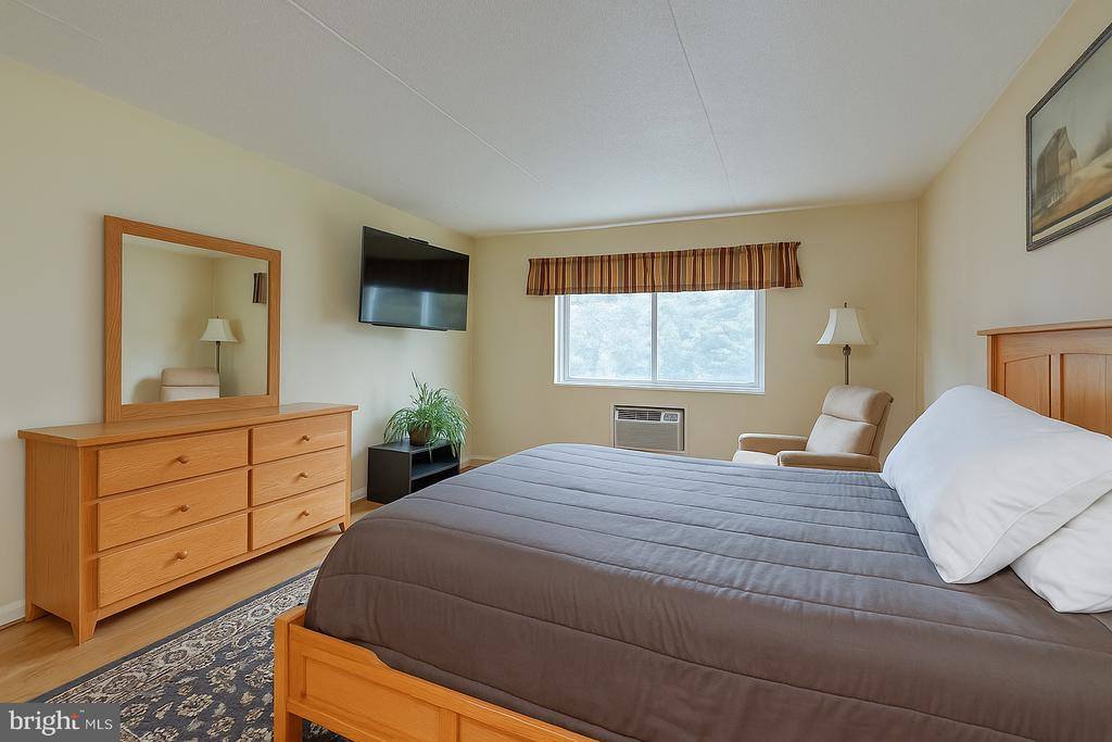 860 Lower Ferry Road, #2C, Ewing, NJ 08628