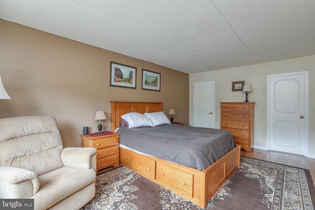 860 Lower Ferry Road, #2C, Ewing, NJ 08628