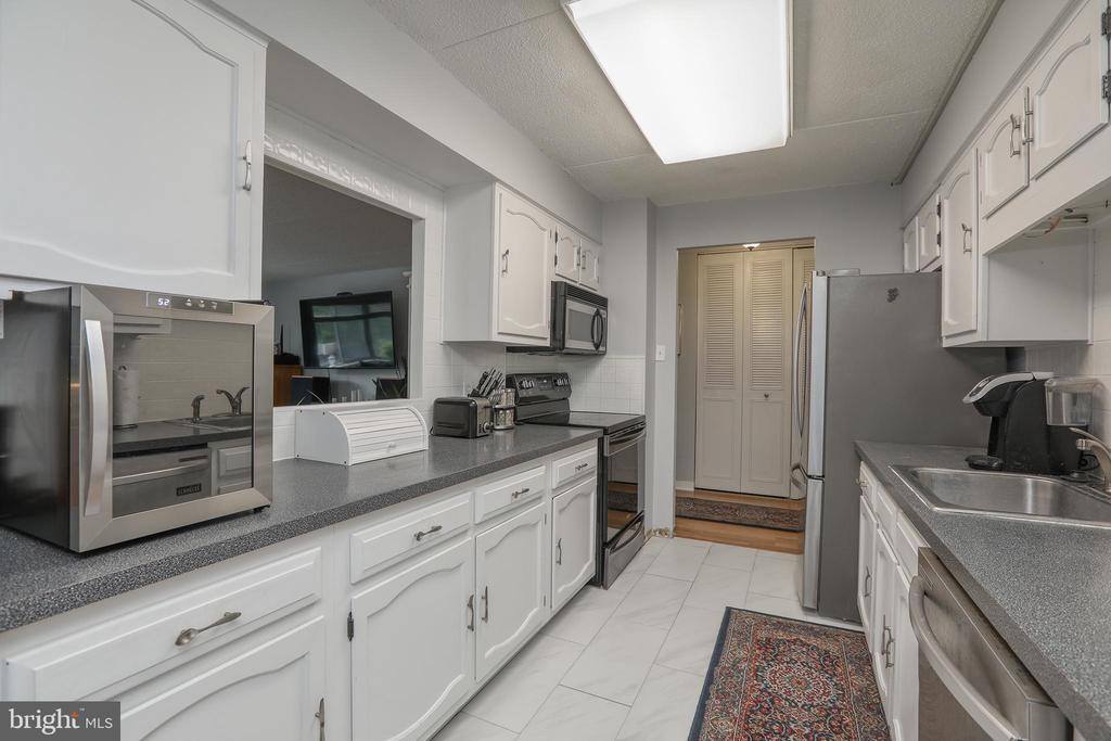 860 Lower Ferry Road, #2C, Ewing, NJ 08628