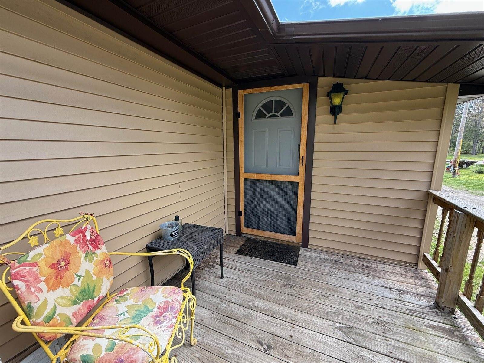 10117 M-18, Gladwin, MI 48624