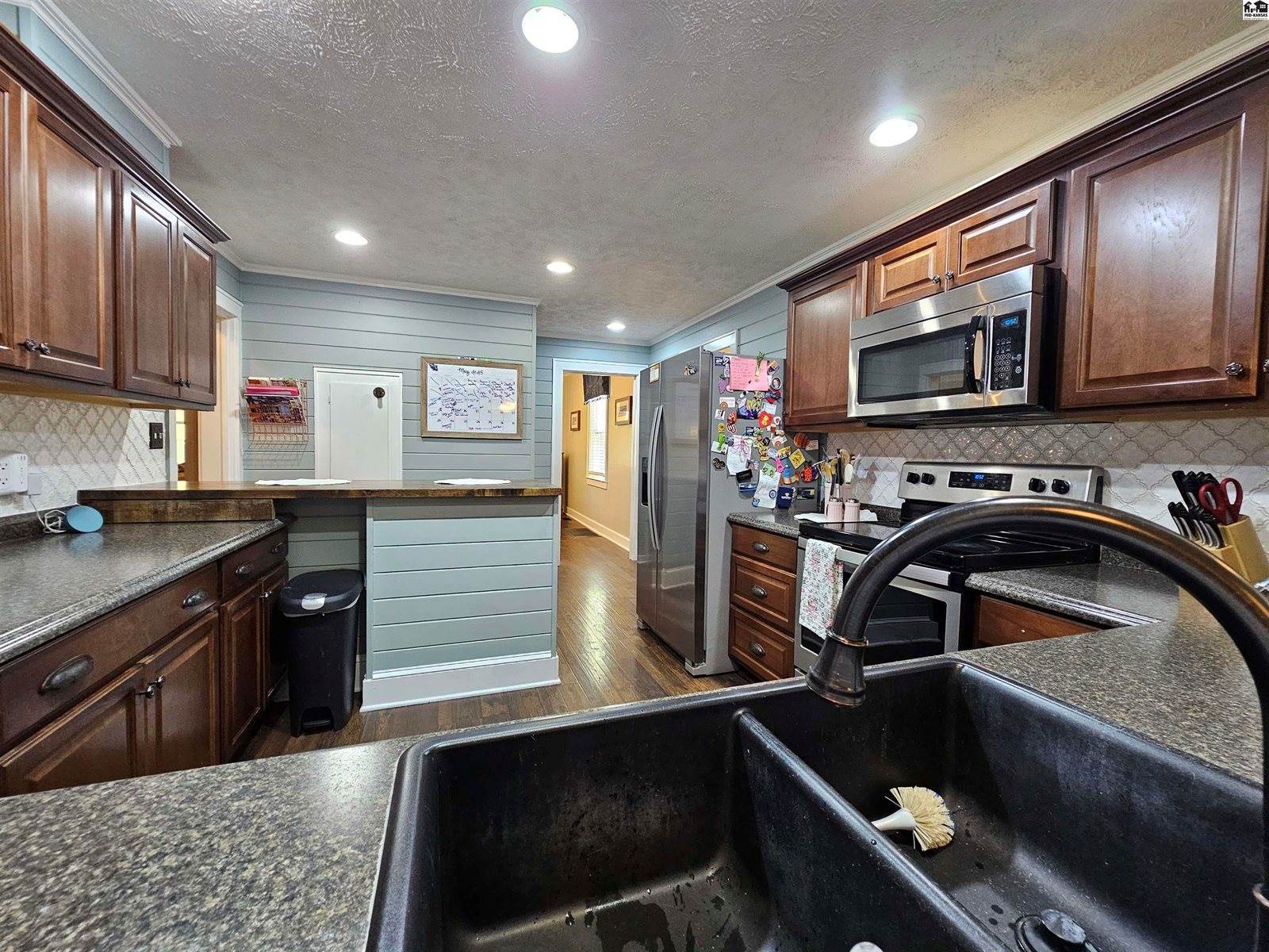 321 North 3rd St, Lindsborg, KS 67456