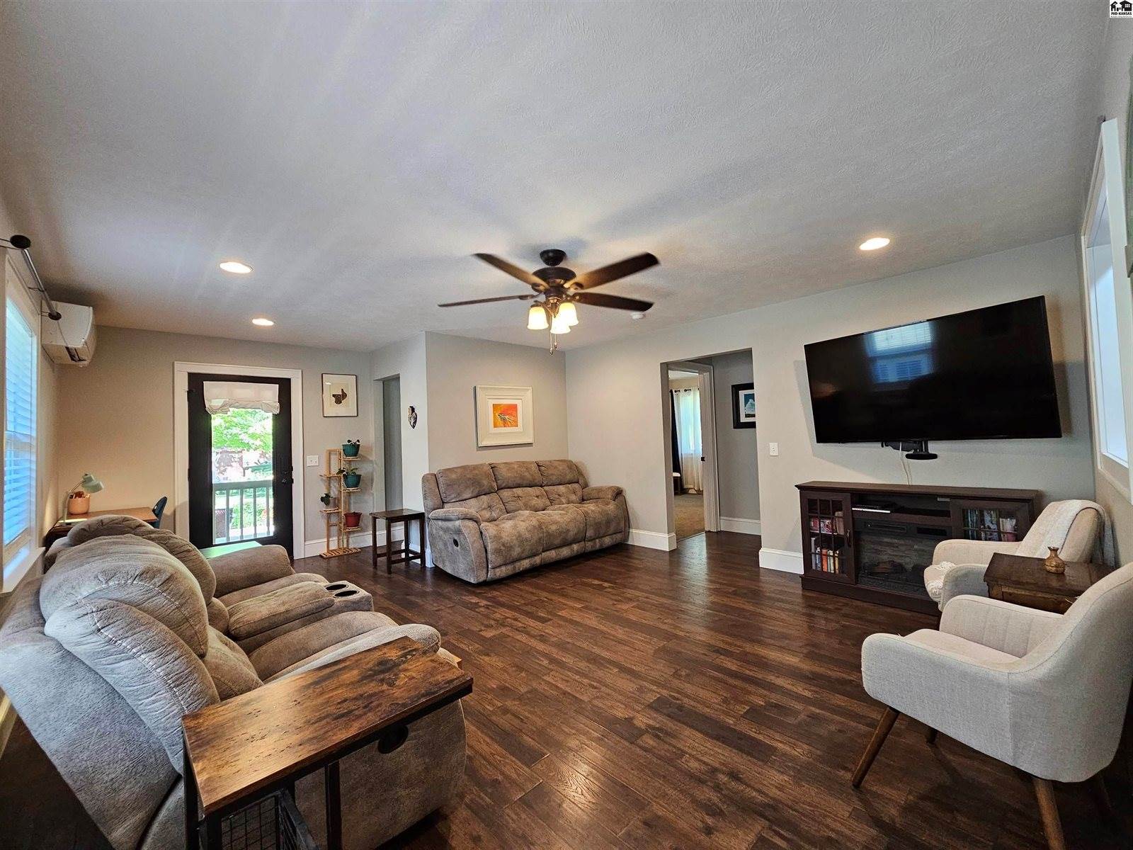 321 North 3rd St, Lindsborg, KS 67456