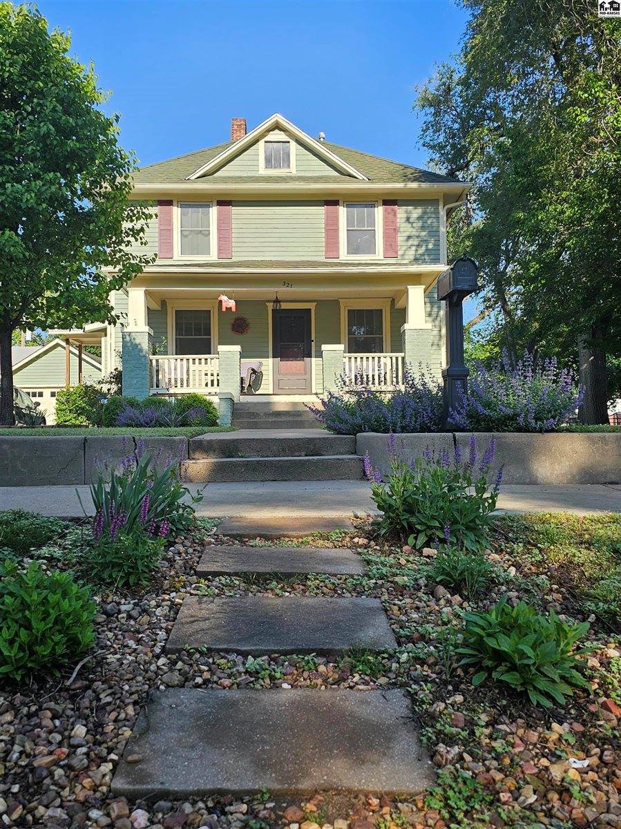 321 North 3rd St, Lindsborg, KS 67456