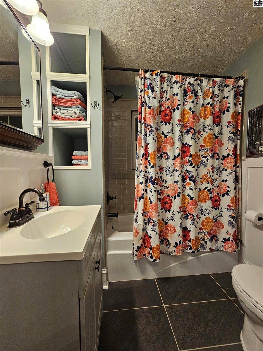 321 North 3rd St, Lindsborg, KS 67456