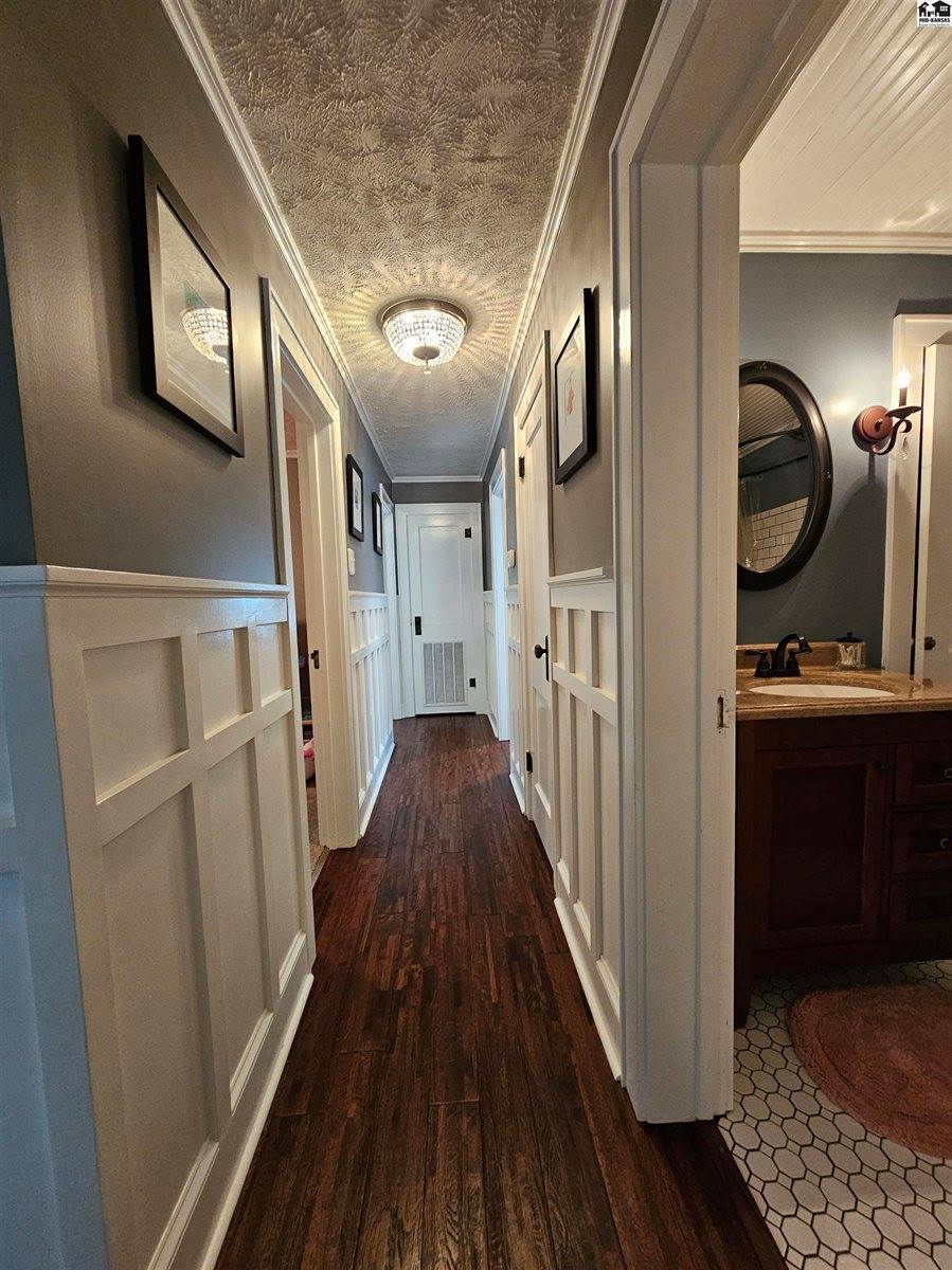 321 North 3rd St, Lindsborg, KS 67456