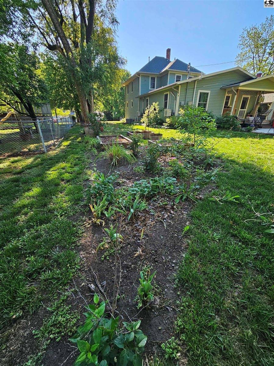 321 North 3rd St, Lindsborg, KS 67456