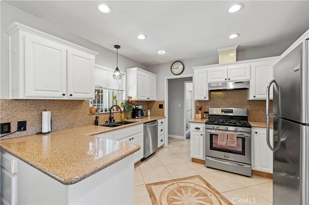 5136 West Avenue L8, Lancaster, CA 93536