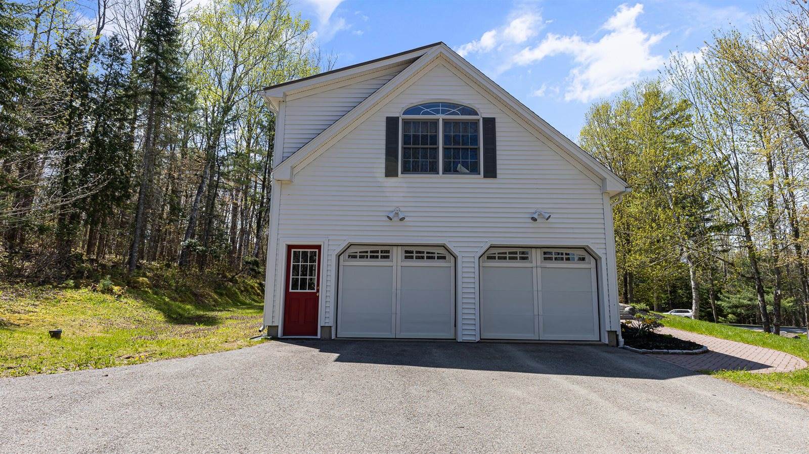 196 Eaton Ridge Drive, Holden, ME 04429