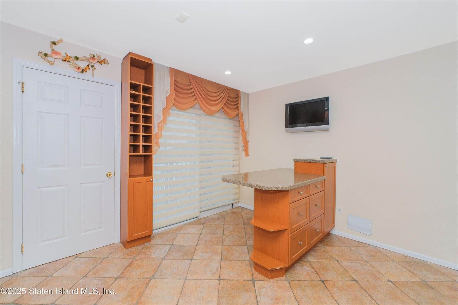 25 Pearsall Street, Staten Island, NY 10305