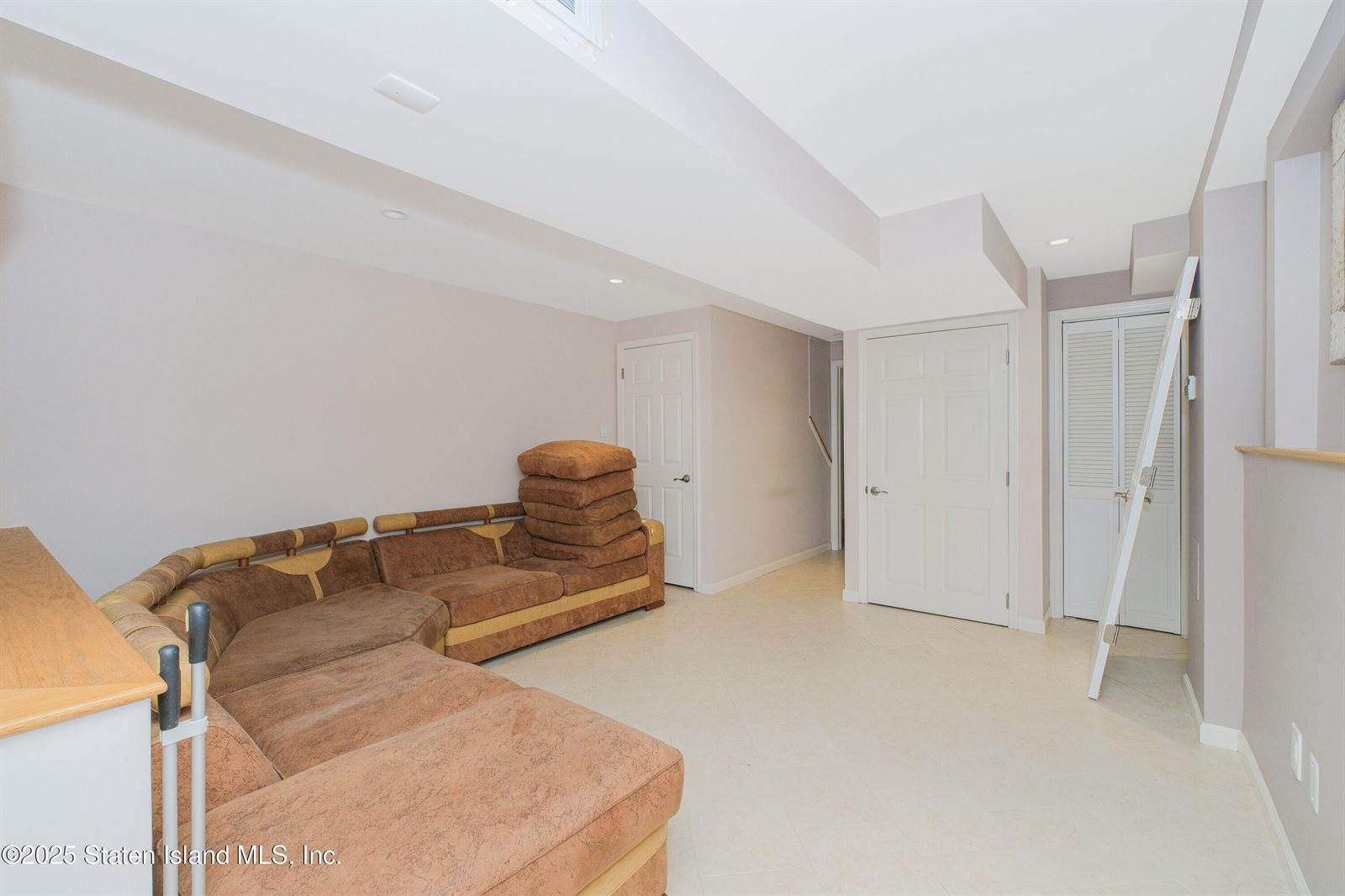 25 Pearsall Street, Staten Island, NY 10305