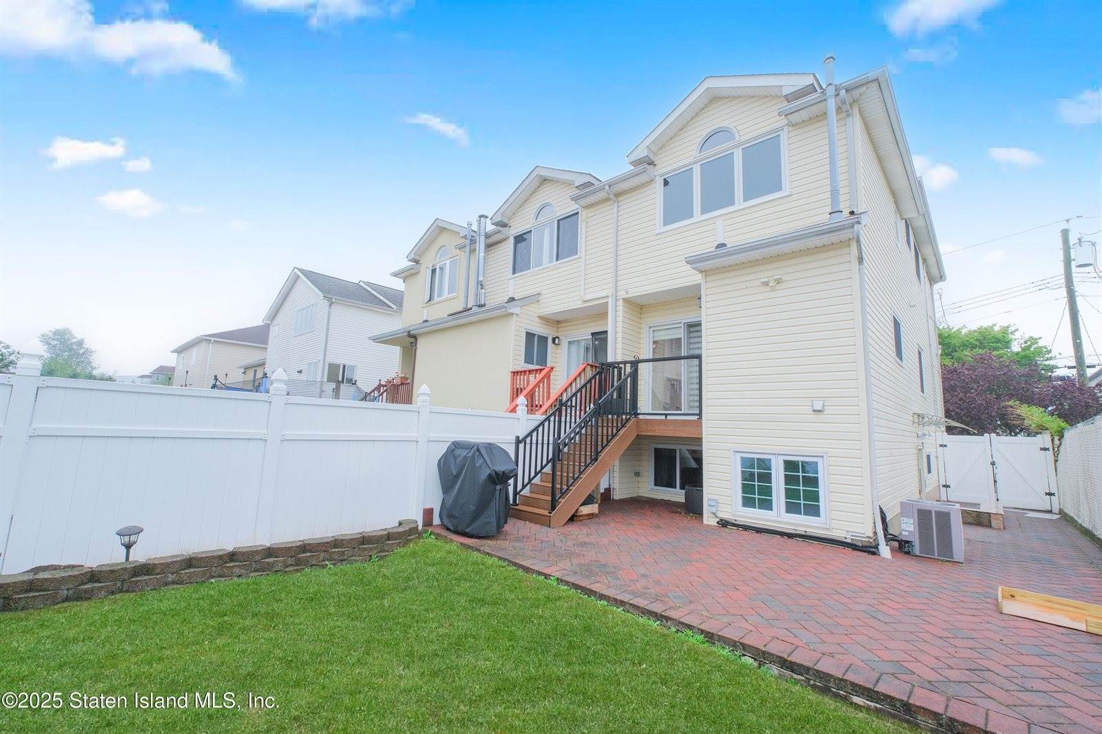 25 Pearsall Street, Staten Island, NY 10305