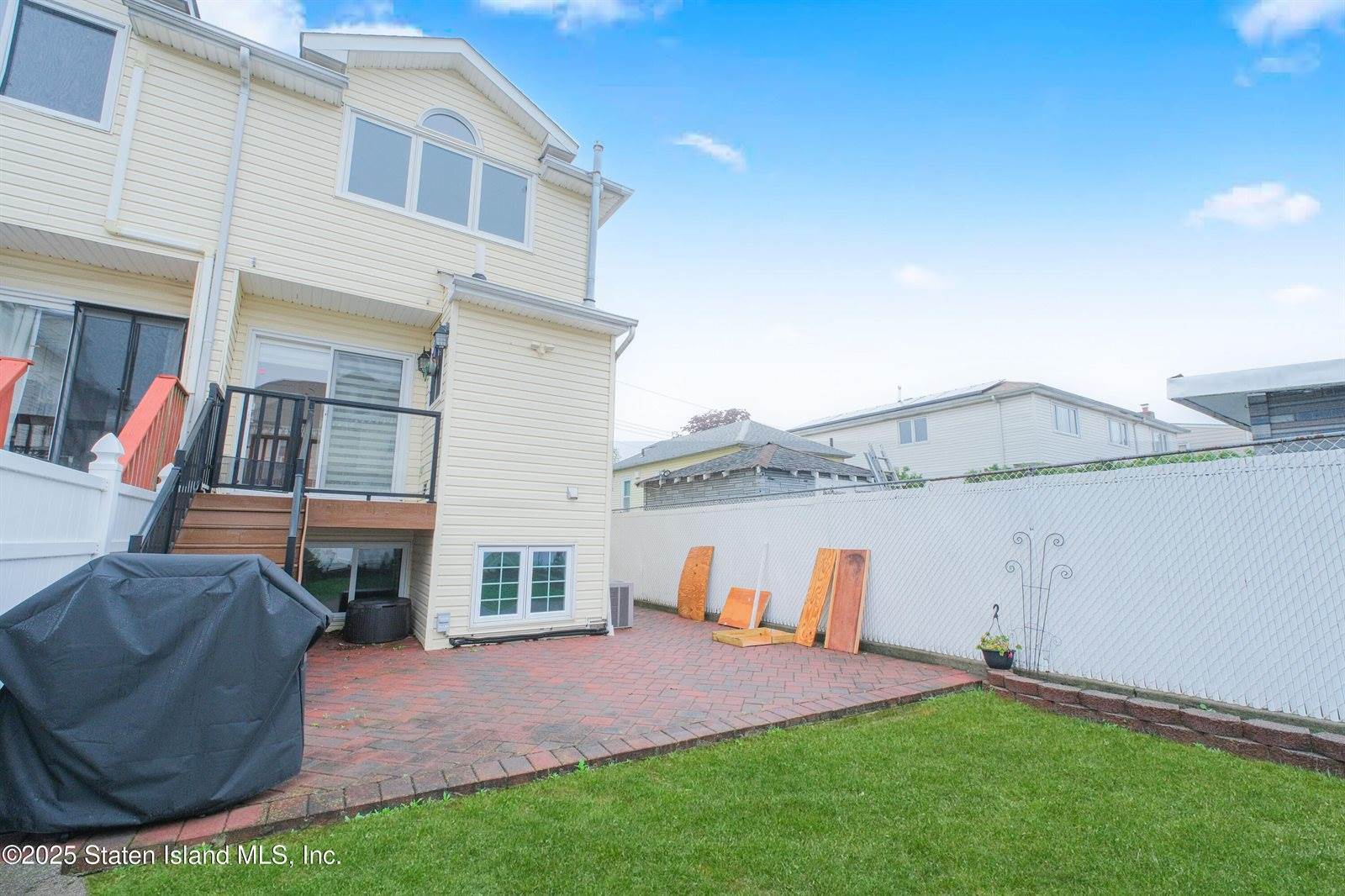 25 Pearsall Street, Staten Island, NY 10305