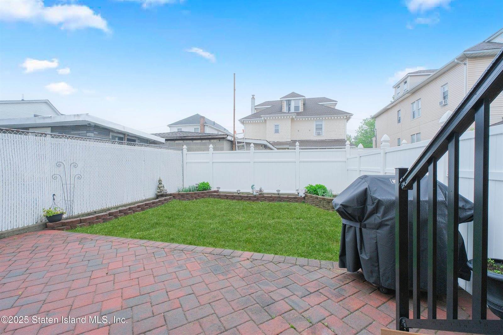 25 Pearsall Street, Staten Island, NY 10305