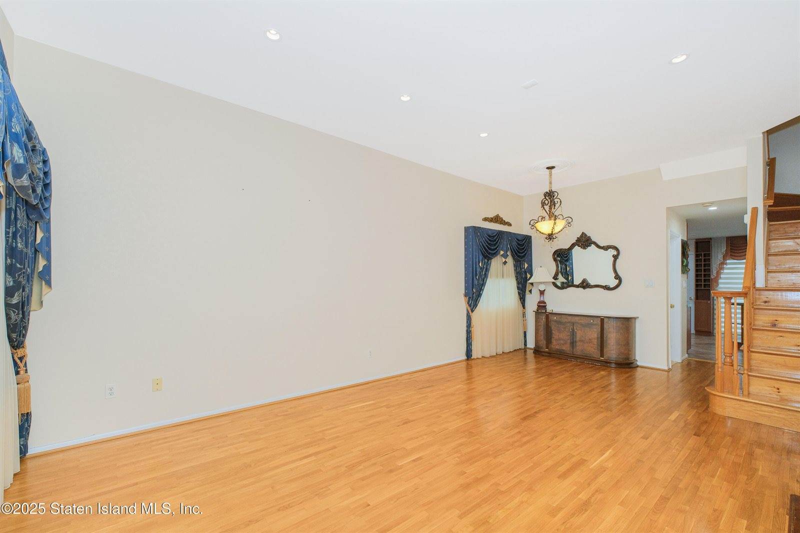 25 Pearsall Street, Staten Island, NY 10305