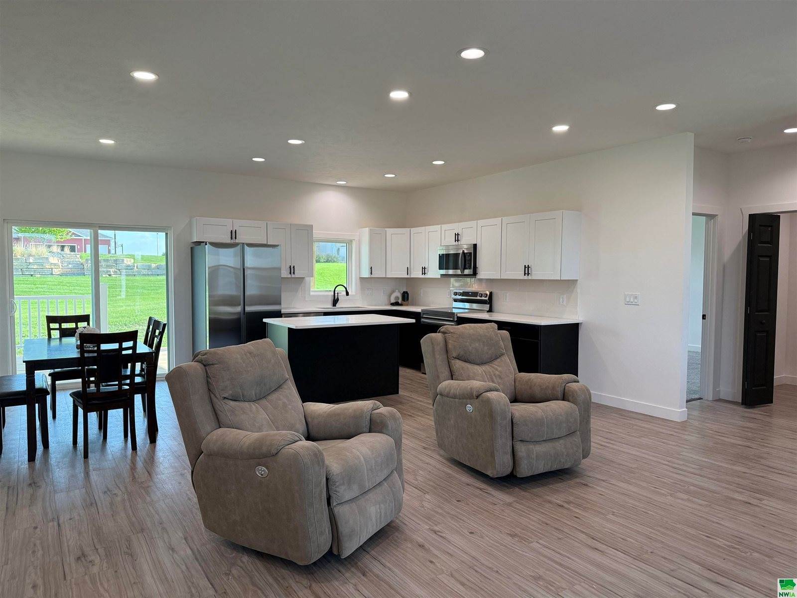 530 Jespersen Blvd, Akron, IA 51001