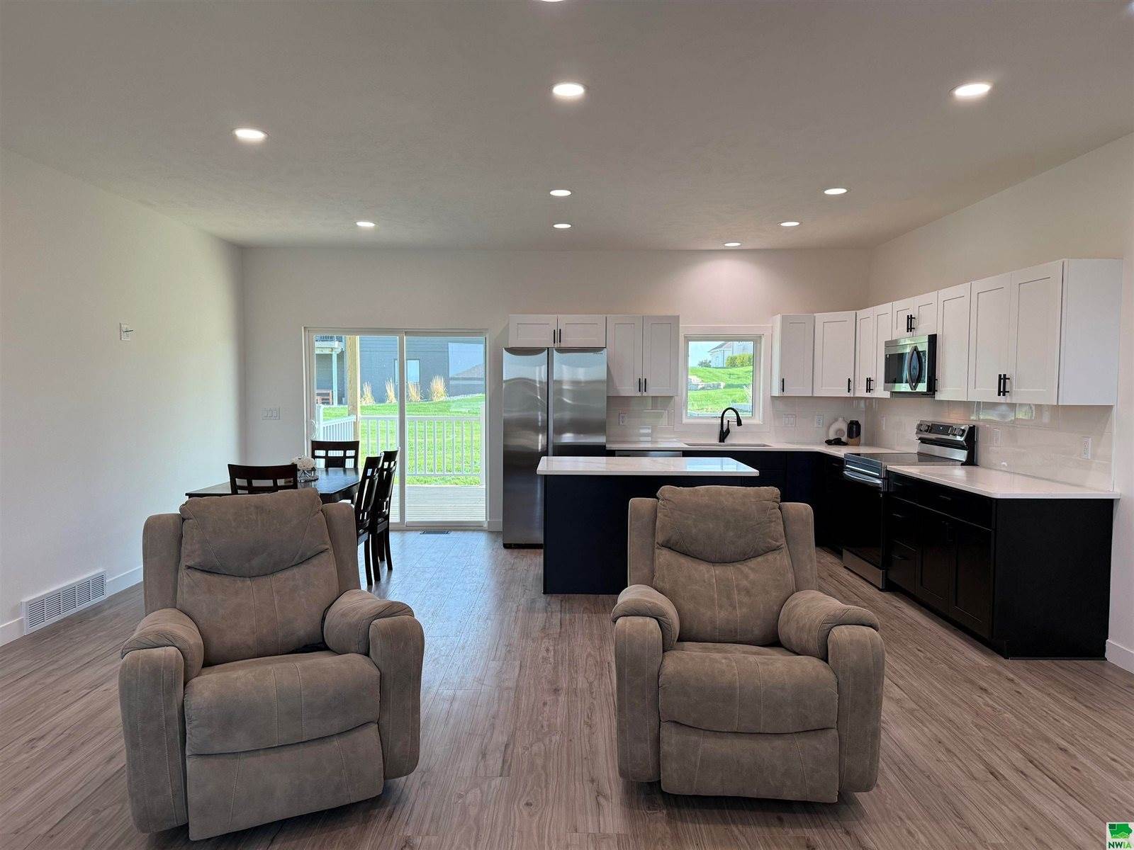 530 Jespersen Blvd, Akron, IA 51001