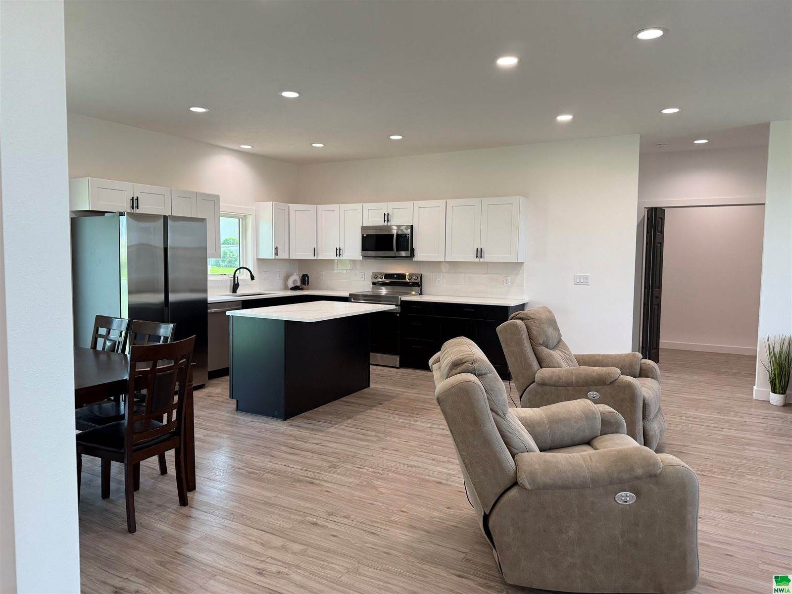 530 Jespersen Blvd, Akron, IA 51001