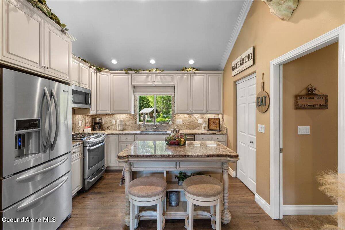 380 Natures Way, Sandpoint, ID 83864