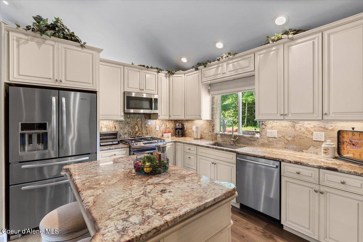 380 Natures Way, Sandpoint, ID 83864