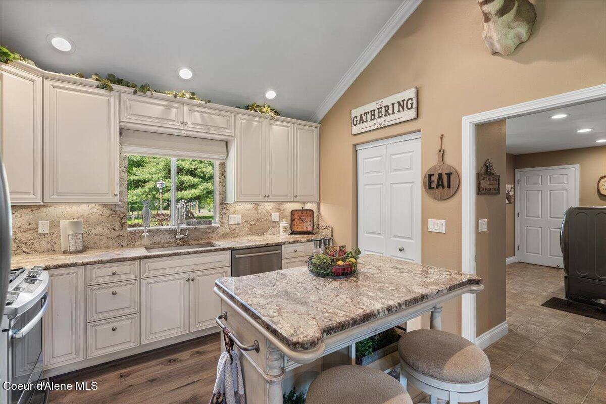 380 Natures Way, Sandpoint, ID 83864