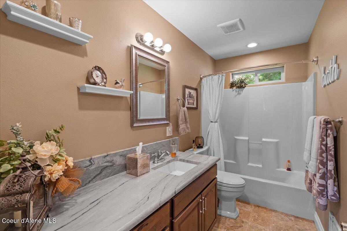 380 Natures Way, Sandpoint, ID 83864