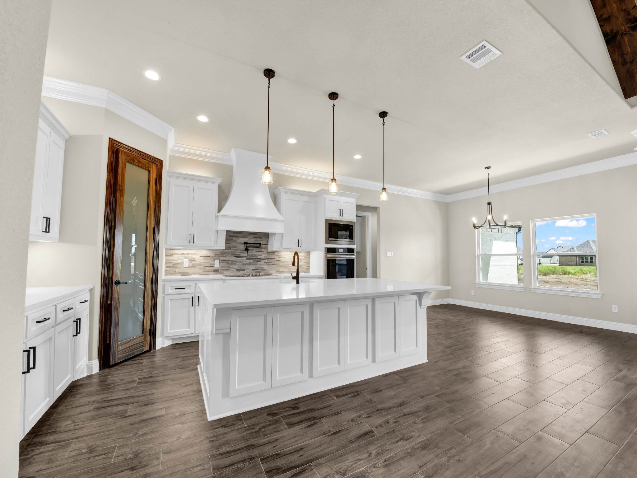 233 Coalson Crossing, Azle, TX 76020