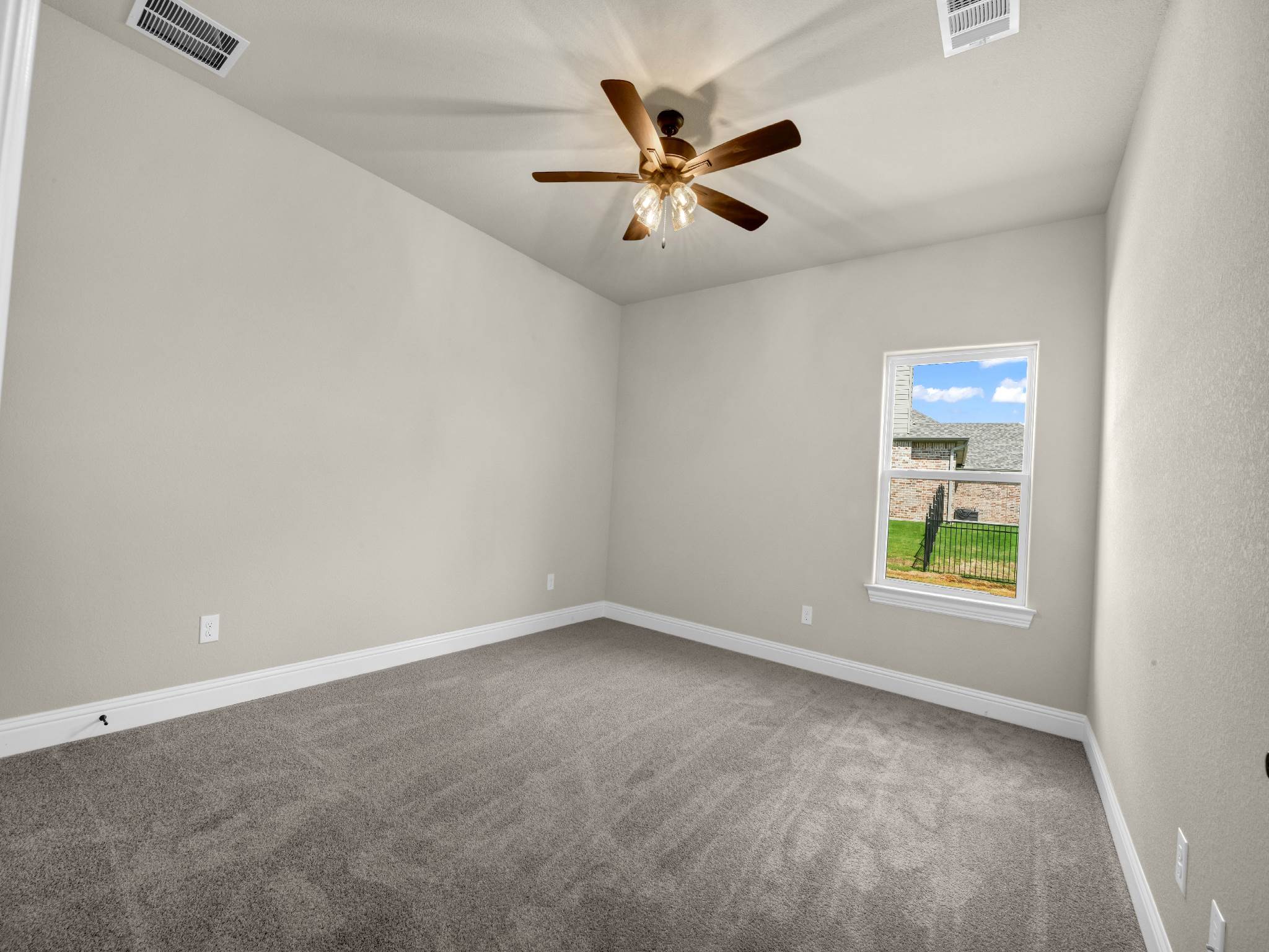 233 Coalson Crossing, Azle, TX 76020