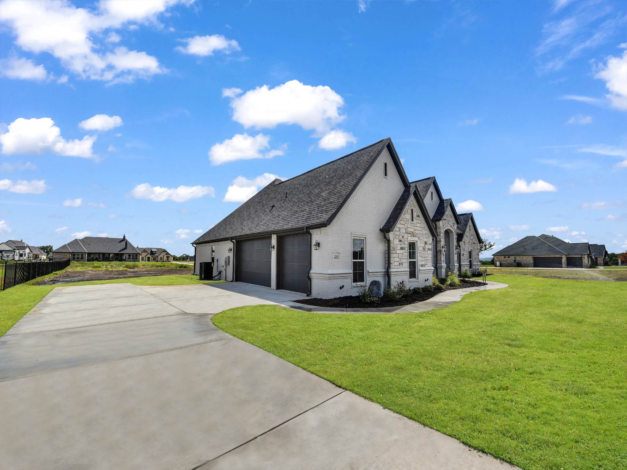 233 Coalson Crossing, Azle, TX 76020