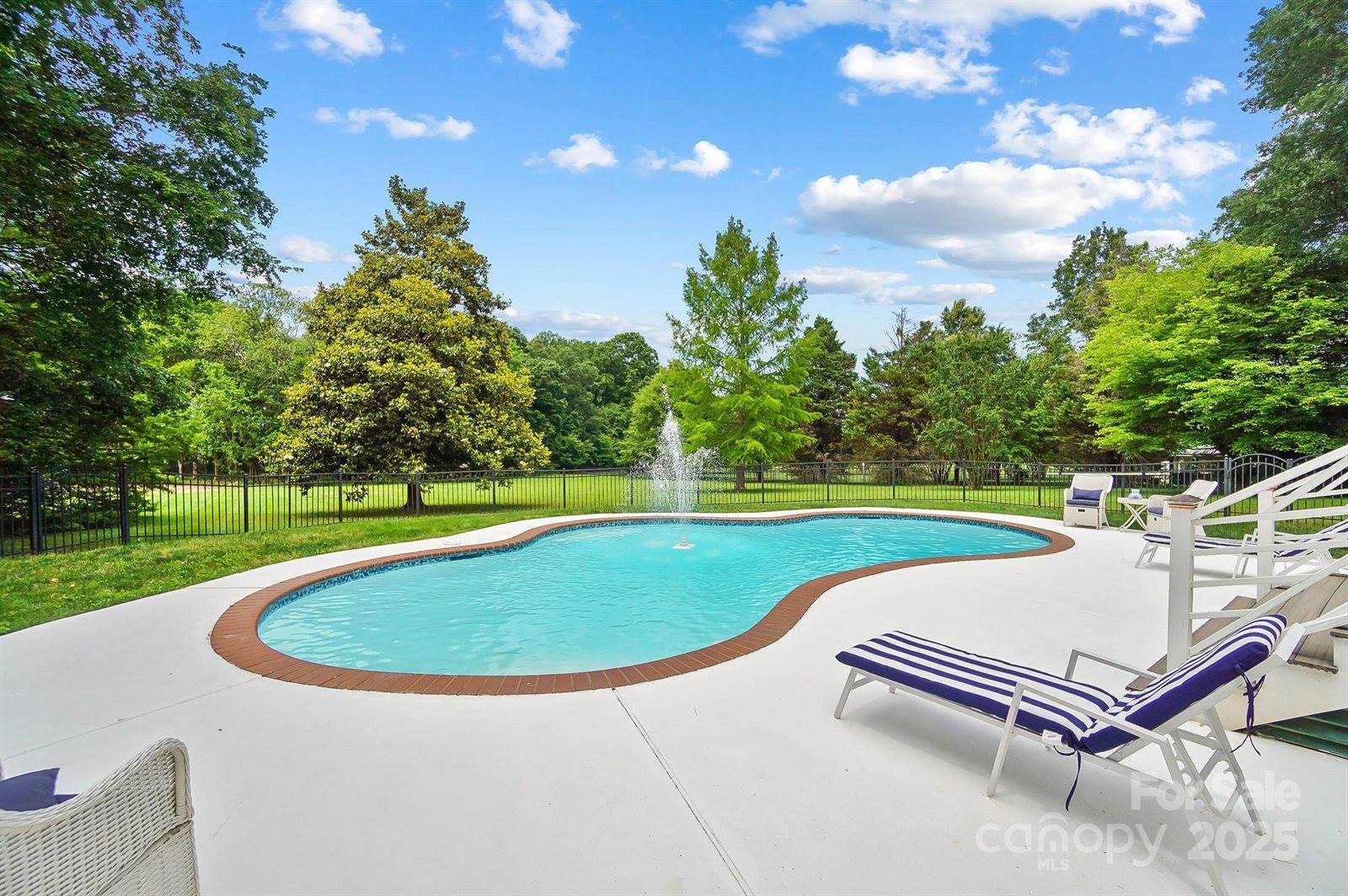 469 Valley Run Drive, Waxhaw, NC 28173