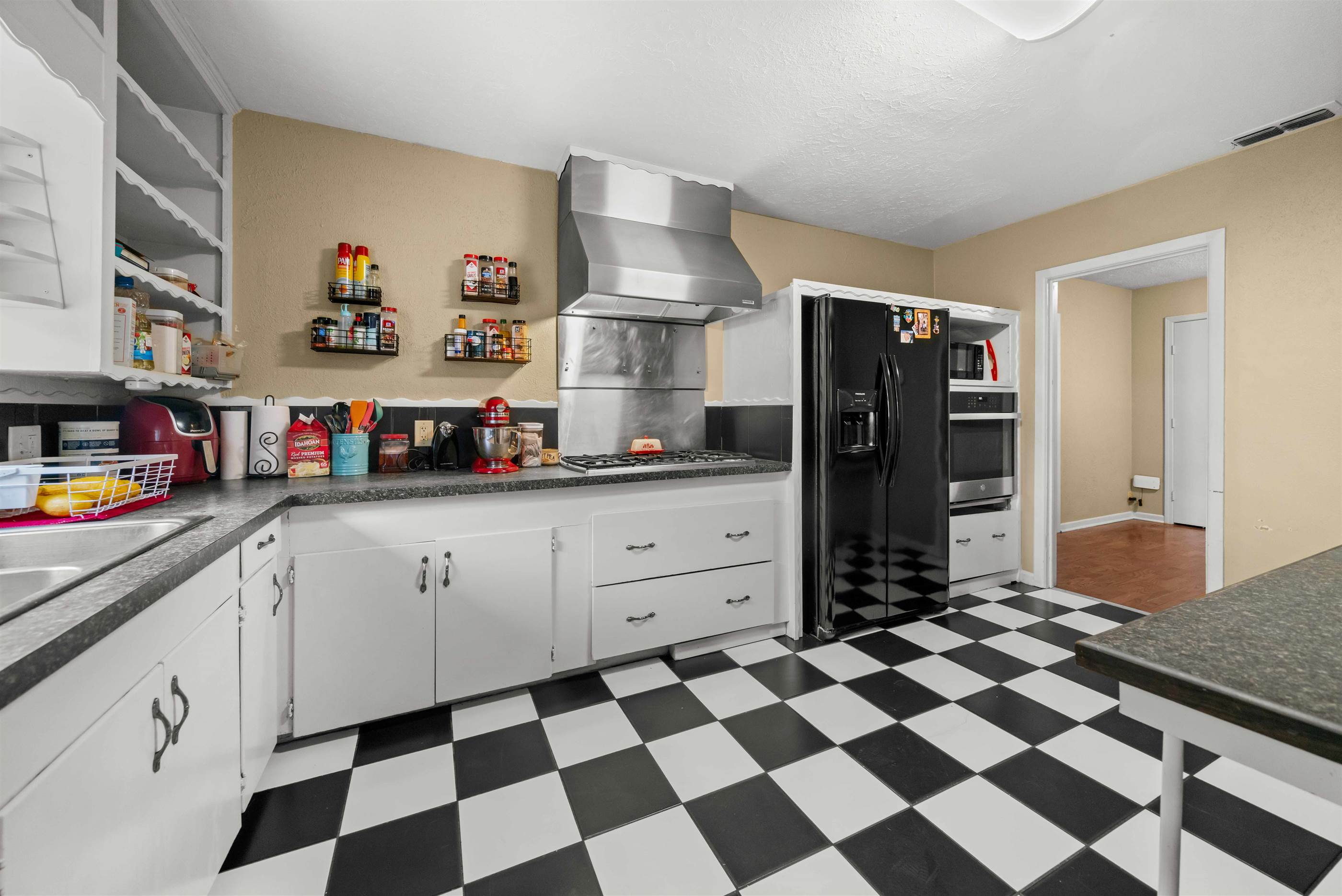 2110 Airline Dr., Tyler, TX 75701