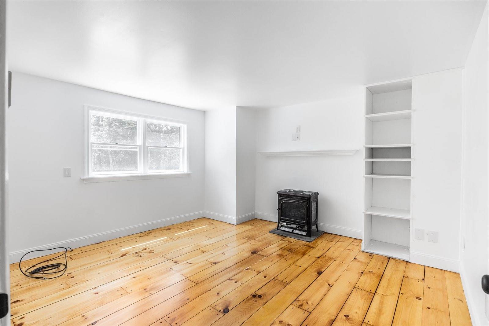 215 Levenseller Road, Holden, ME 04429