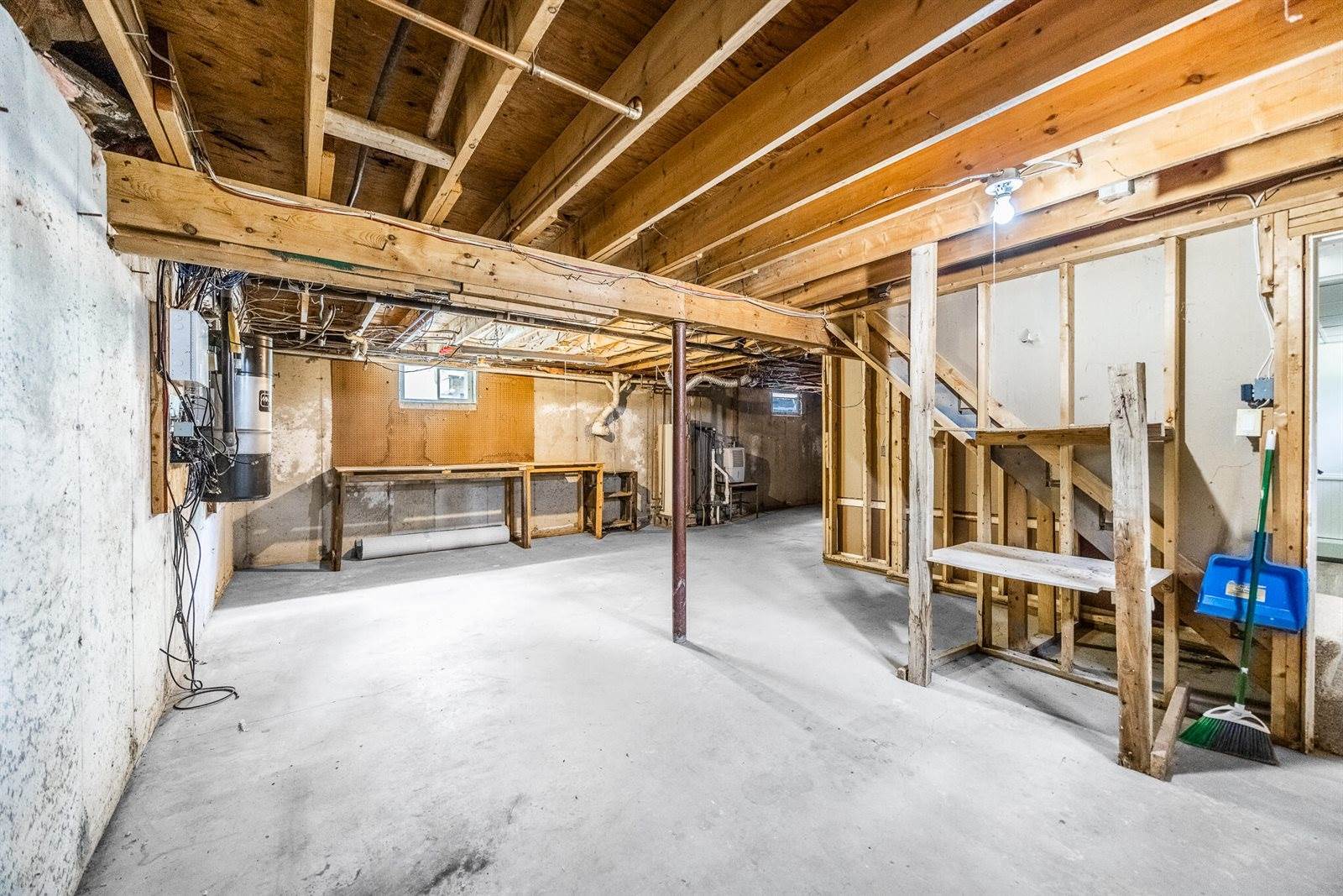 215 Levenseller Road, Holden, ME 04429