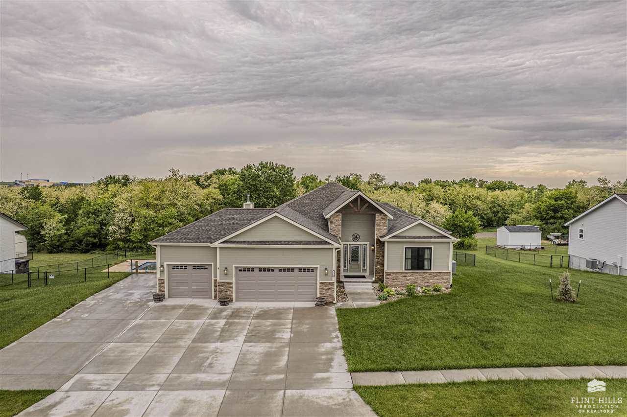 1524 Lariat Lane, Junction City, KS 66441