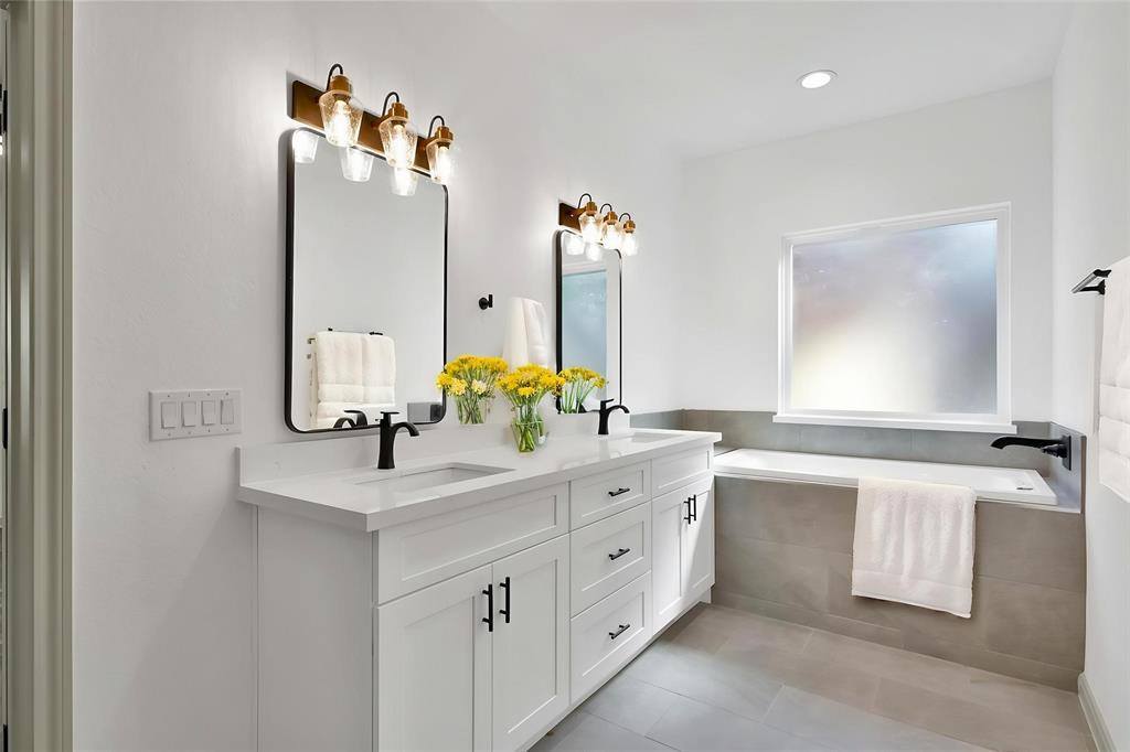 4 Hanover Ln, Conroe, TX 77304