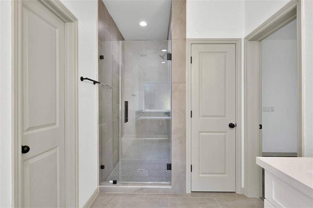 4 Hanover Ln, Conroe, TX 77304