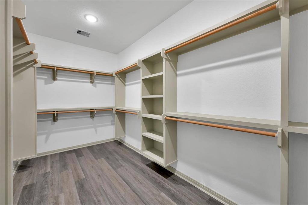 4 Hanover Ln, Conroe, TX 77304