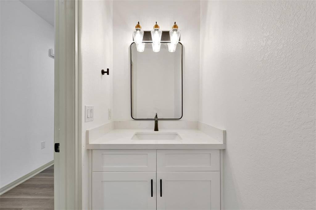 4 Hanover Ln, Conroe, TX 77304