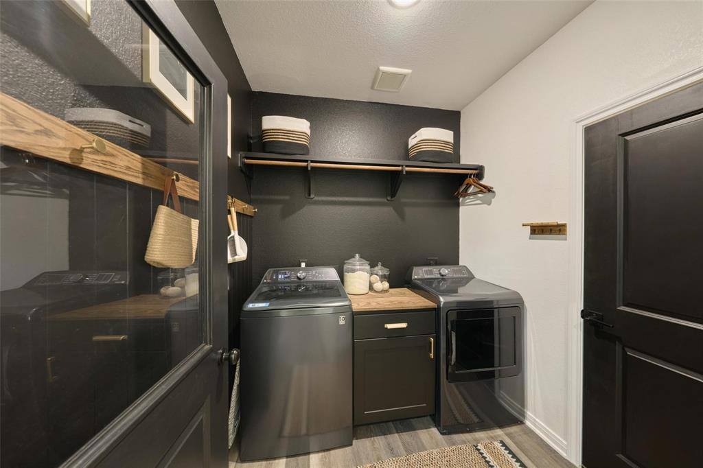 4 Hanover Ln, Conroe, TX 77304