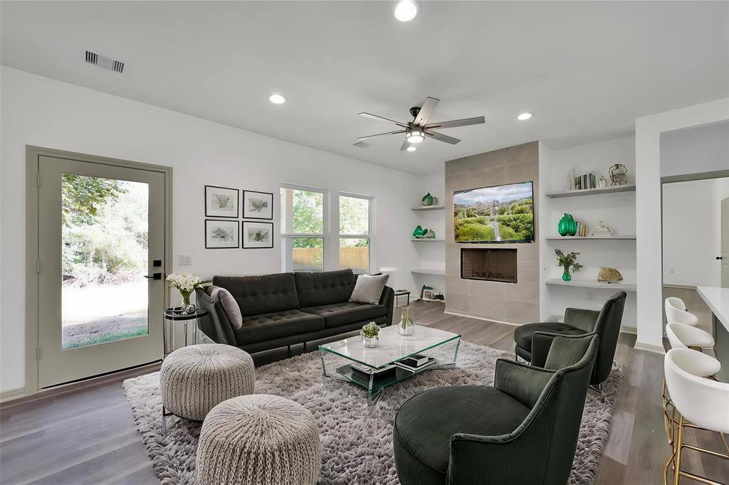 4 Hanover Ln, Conroe, TX 77304