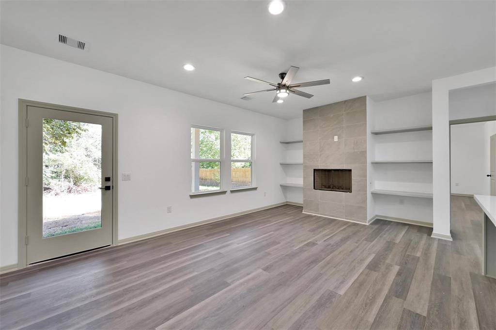 4 Hanover Ln, Conroe, TX 77304