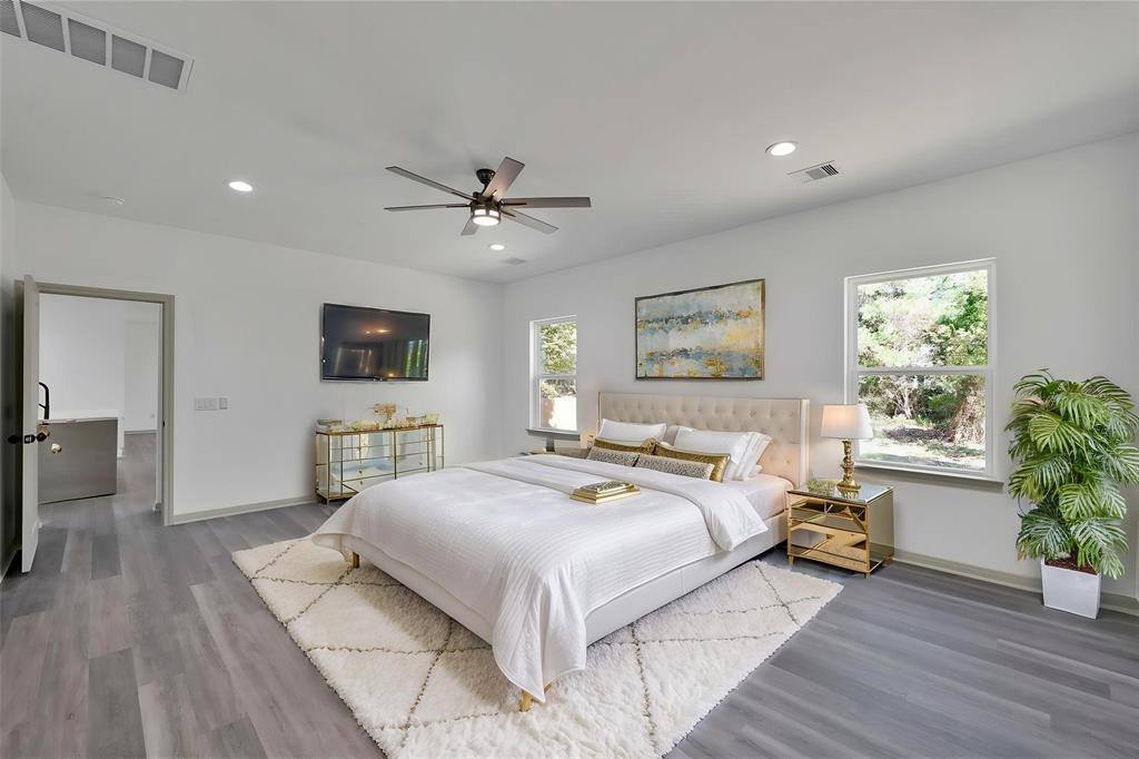 4 Hanover Ln, Conroe, TX 77304